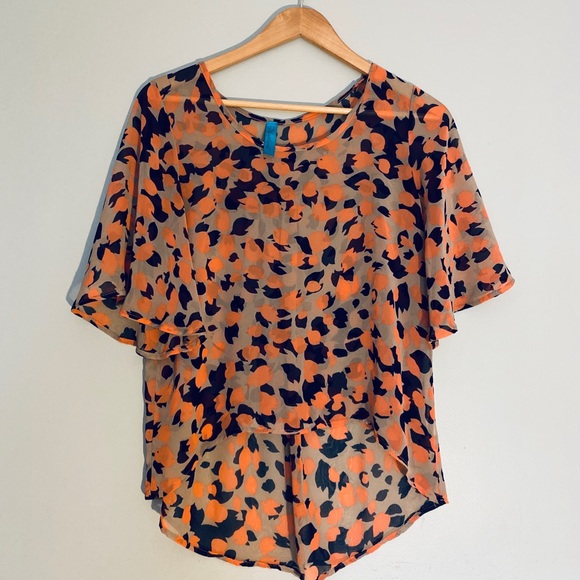 Hi-Lo Pattern Blouse - Picture 3 of 7